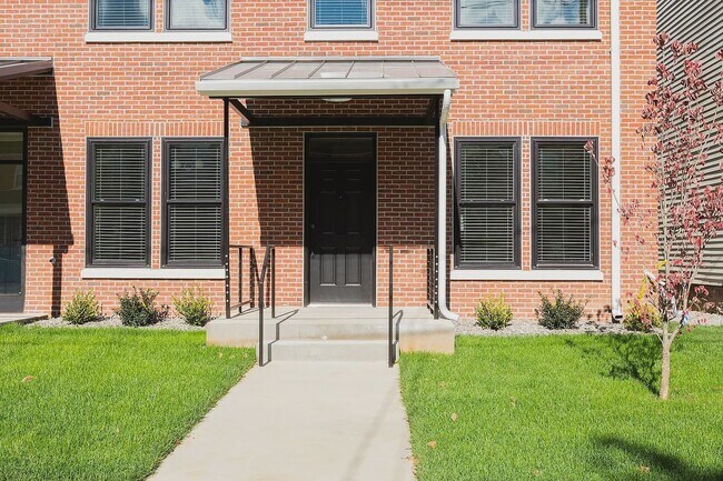 Building Photo - 213 Jackson St