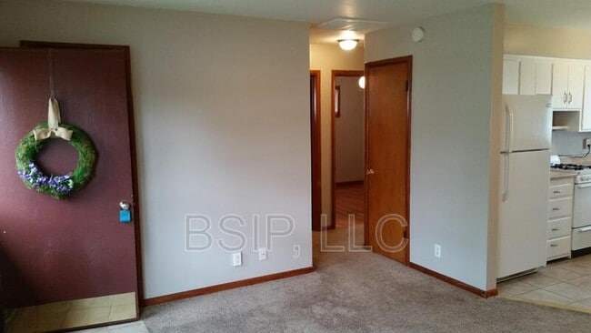 Building Photo - 502 NE Freeman Ave