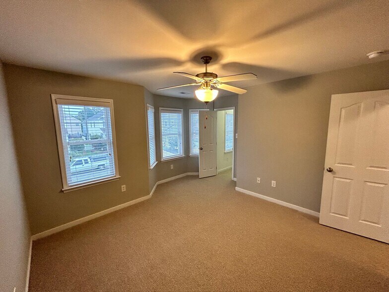 Building Photo - 956 Gorham Ct
