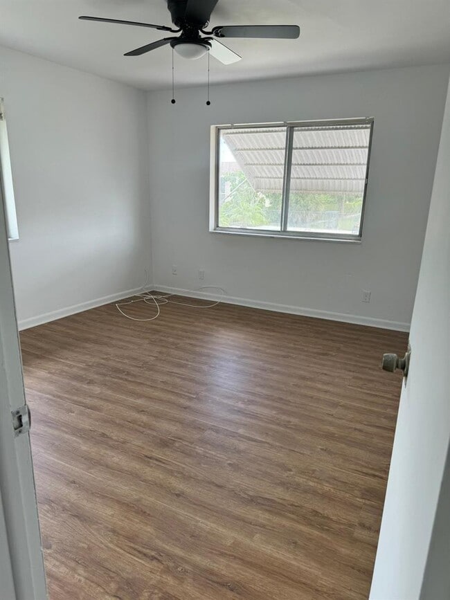 Building Photo - 2130 Sherwood Forest Blvd