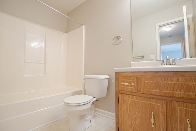 Building Photo - Pet Friendly Three Bedroom!
