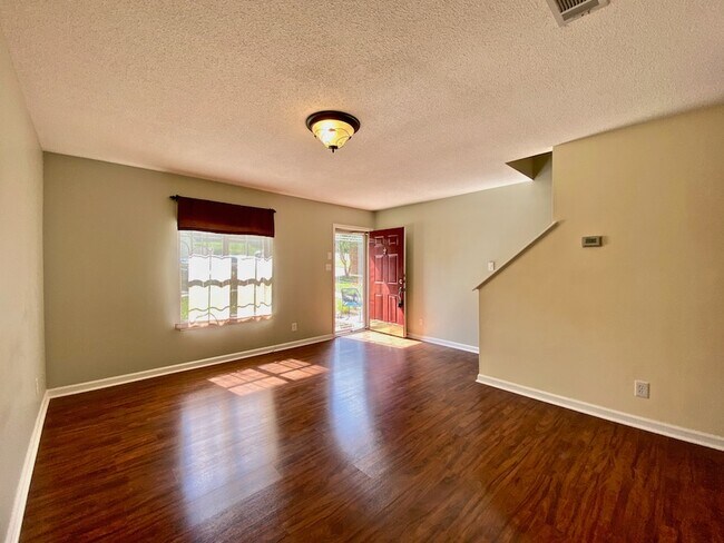 Building Photo - 2126 Alpine Rd