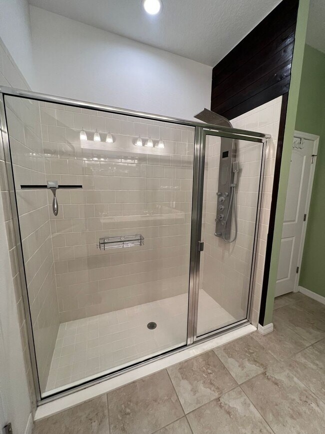 Building Photo - Spacious 3-Bed/2-Bath Rental in Sola Vista – Modern Comfort Meets Florida Living!