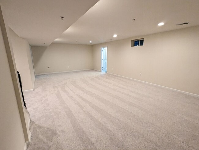 Building Photo - Impeccably maintained SFH in Clarksburg re...