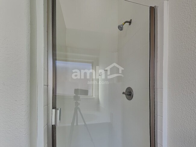 Building Photo - 924 Mesa Vista Dr