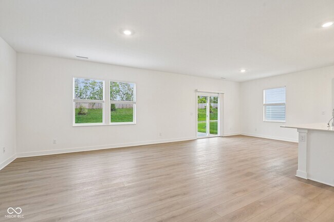 Building Photo - 15274 Farrington Rd