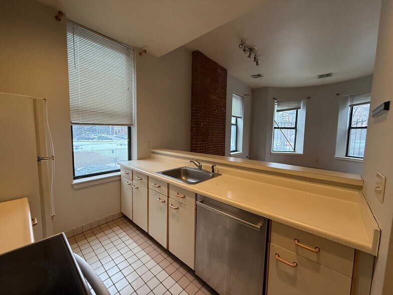 Building Photo - 42 Worcester Sq