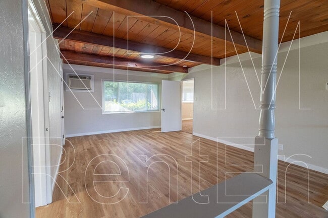 Building Photo - 1545 Douglas Rd