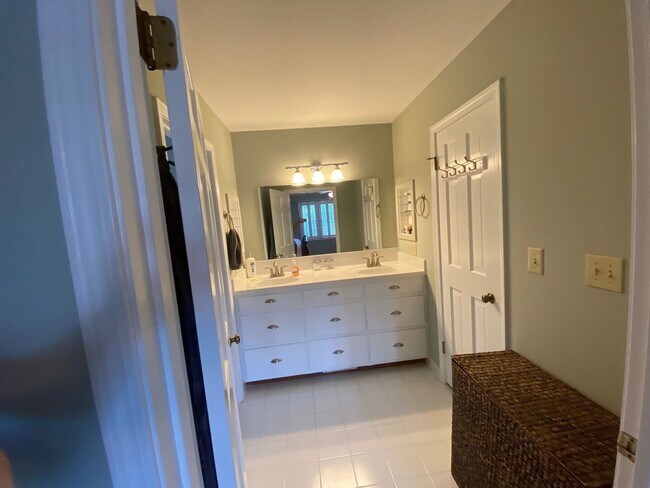 Building Photo - A little slice of paradise within minutes to downtown Greenviille