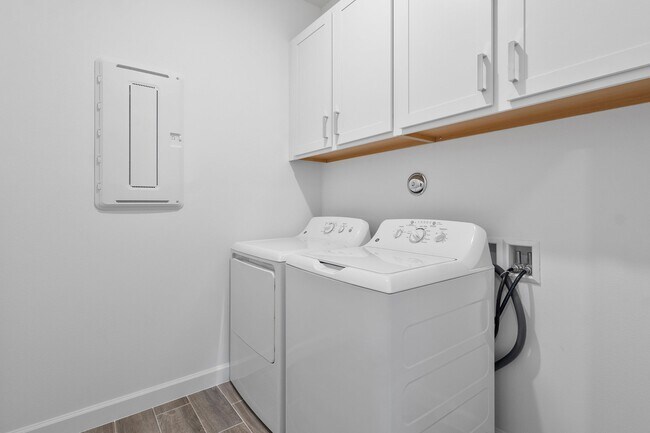 Building Photo - 6843 Cobia Cir