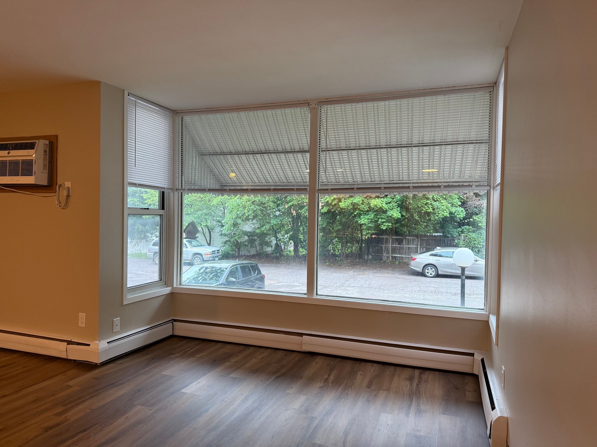 Large Windows - 405 10th Ave N