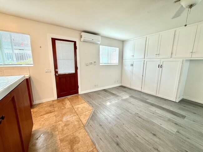 Building Photo - 3 units