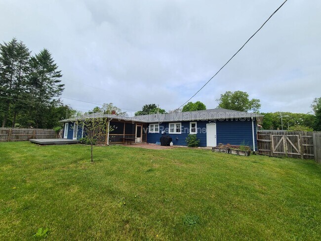 Building Photo - 652 Chippewa Rd