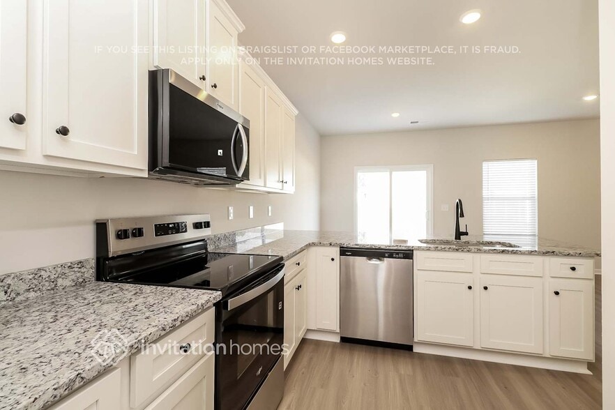 Building Photo - 3332 Burberry Dr