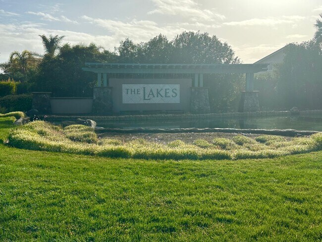 Building Photo - Reduced Price! Spacious 5 Bed, 3 Bath home...