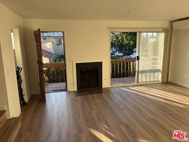 Building Photo - 5827 Tujunga Ave