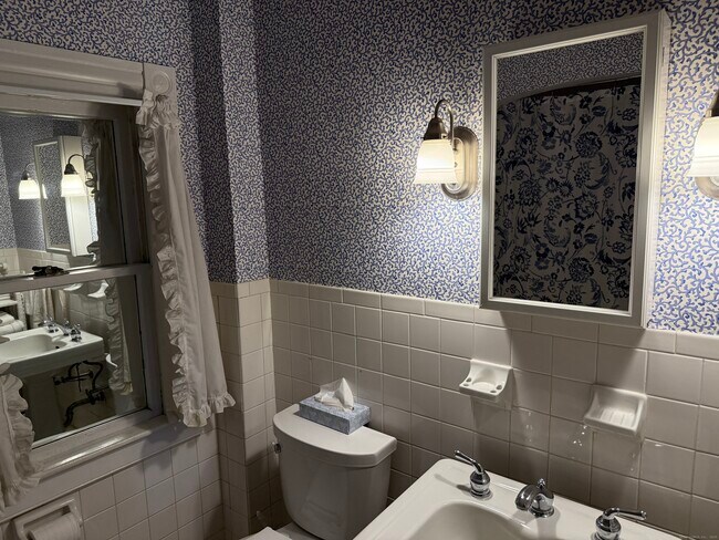 Building Photo - 507 Stonington Rd