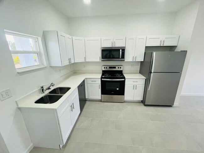 Building Photo - BRAND NEW 2 Bed- 2 Bath Pet-Friendly Retreat in Desirable Lehigh Acres!