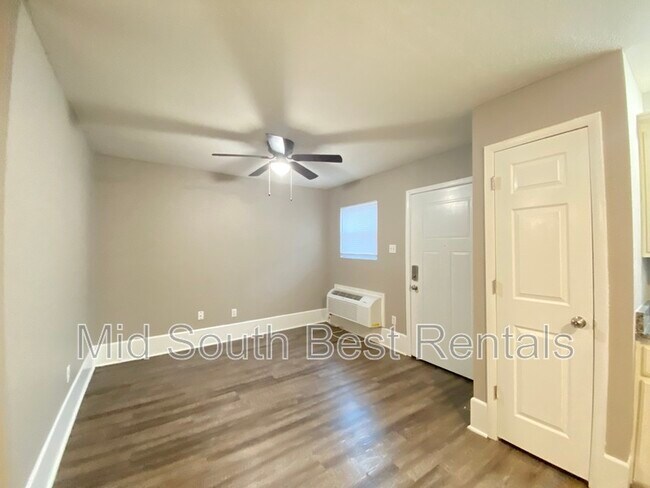 Building Photo - 324 Clint Rd