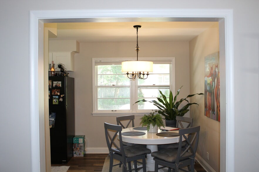 Building Photo - 6005 Birchcrest Dr
