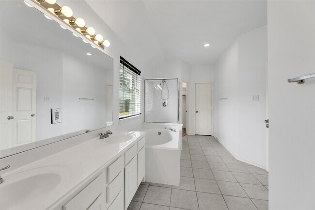 Building Photo - 24523 Rathford Ct