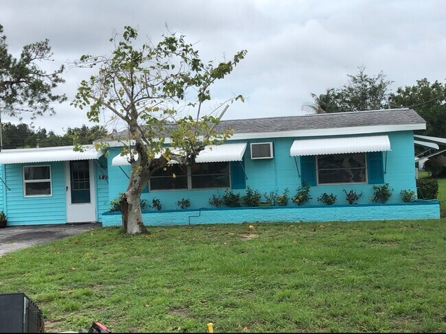 Building Photo - 1177 South Ln