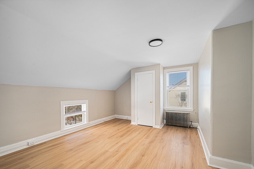 Building Photo - 81 W Pontiac St