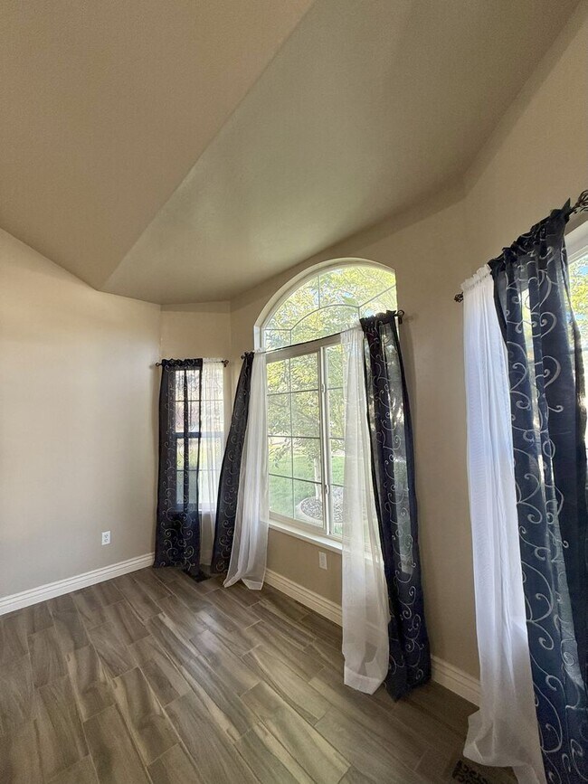 Building Photo - Your Perfect 5-Bedroom Retreat in Harrisvi...