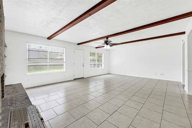 Building Photo - 1718 Foxwood Ct