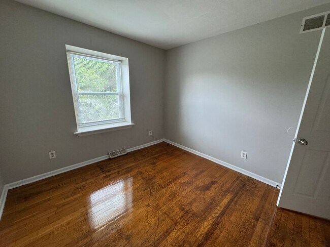 Building Photo - 6563 E 46th St