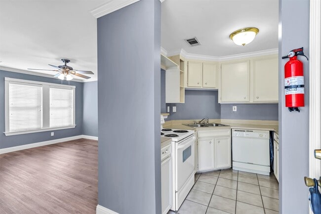 Building Photo - 2634 Peckham St