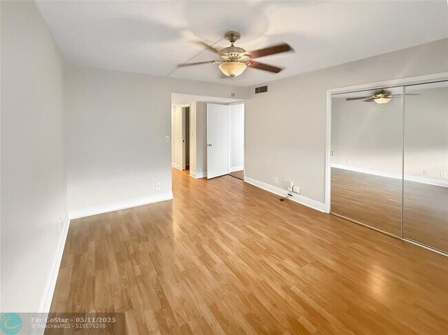 Building Photo - 3520 Oaks Way