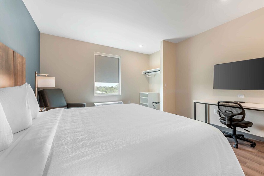 Building Photo - Furnished Studio-Colorado Springs - Center Park