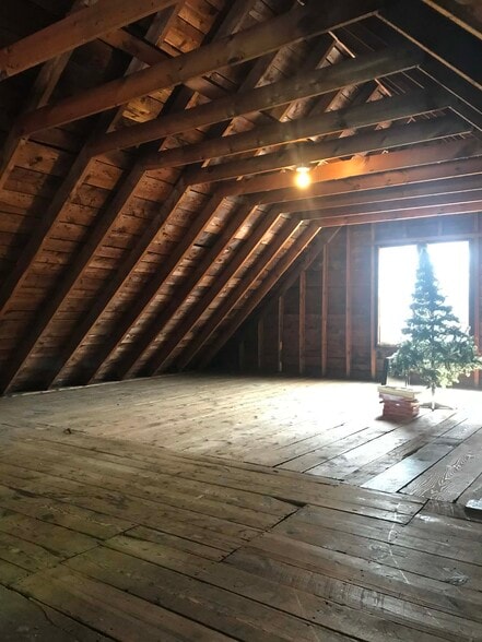 Building Photo - 502 Main St