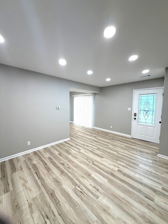 Building Photo - 2338 Carnation Dr
