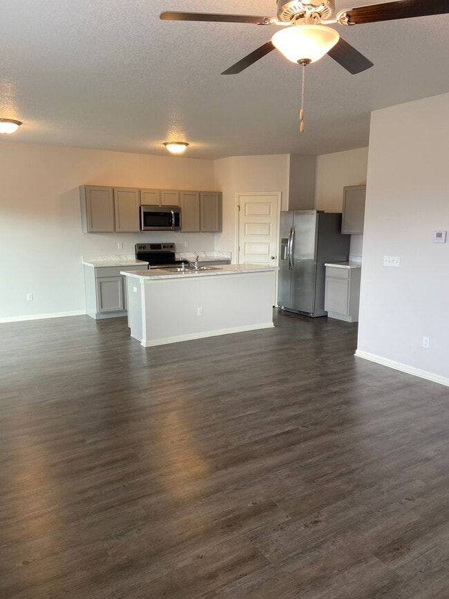Building Photo - *Pre-leasing* | Three Bedroom | Two Bath H...