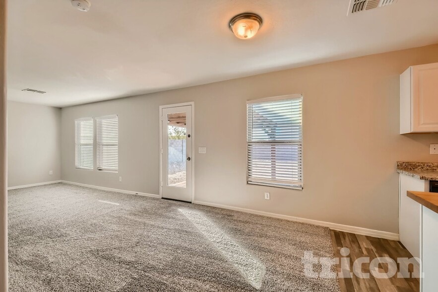 Building Photo - 227 W Watson Ct