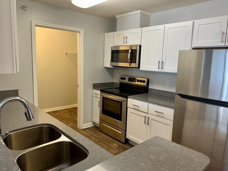 Building Photo - Charleston Place