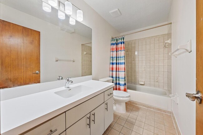 Building Photo - 489 SE Evergreen Terrace