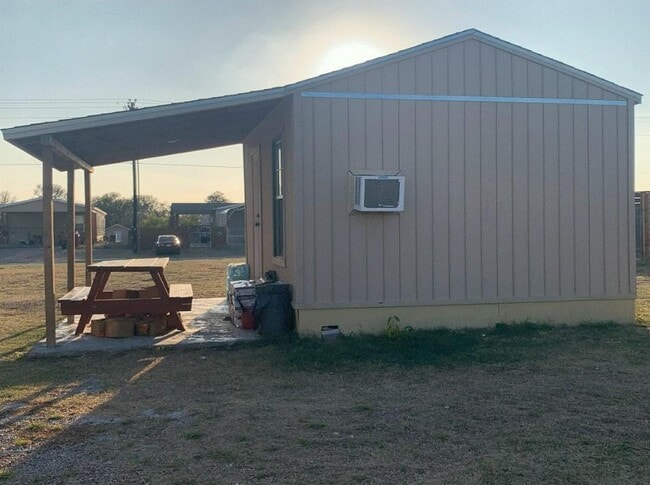 Building Photo - 104 Pineapple Sage Cv