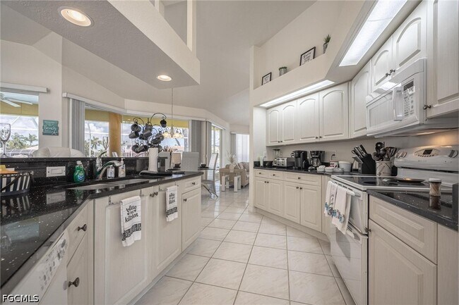 Building Photo - 4412 SW 26th Ave