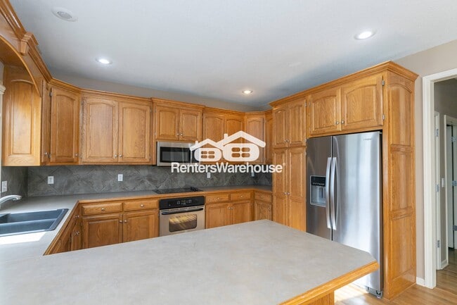 Building Photo - 5701 NE Hidden Meadow Dr