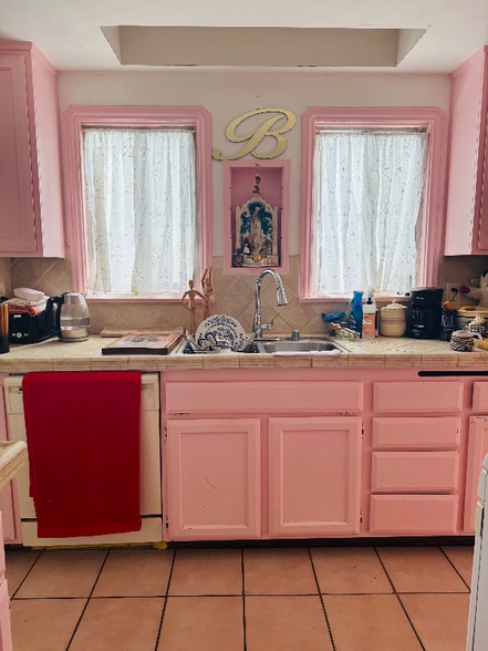 Building Photo - 6 Gundry Ave