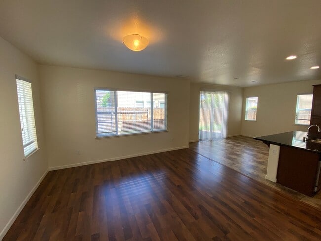 Building Photo - SE Reno - Damonte Ranch - 4 Beds 3 Baths