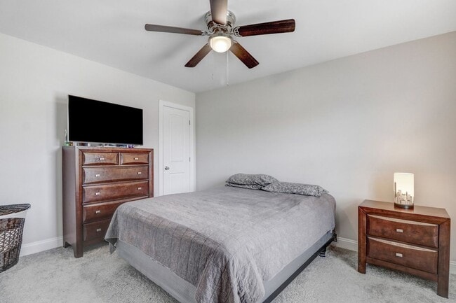 Building Photo - STUNNING & SPACIOUS 4 BR | 2.5 BA 2-Story *Pikeville School District*