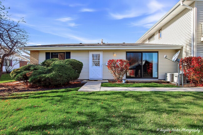 Primary Photo - 1303 Forestdale Ct