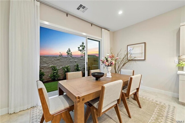 Building Photo - 220 Burwood