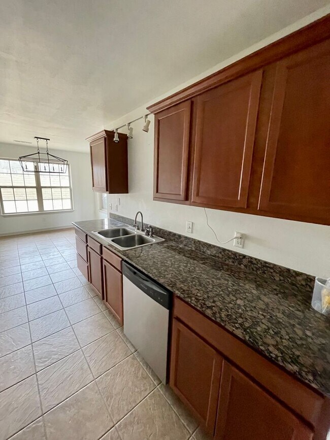 Building Photo - Gorgeous 3 Bedroom/ 2 Bath Home for Rent i...