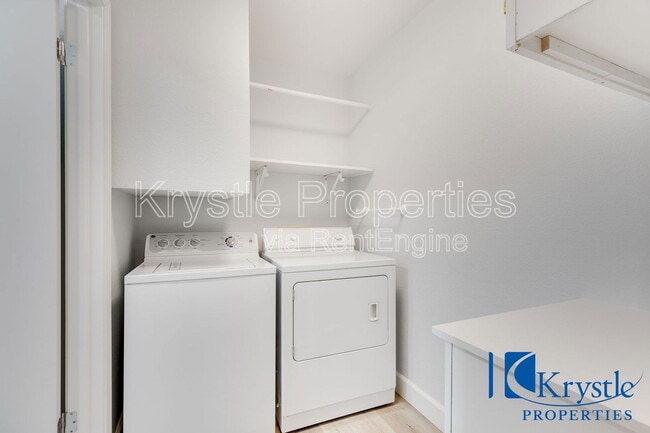 Building Photo - 20 Knoll Dr