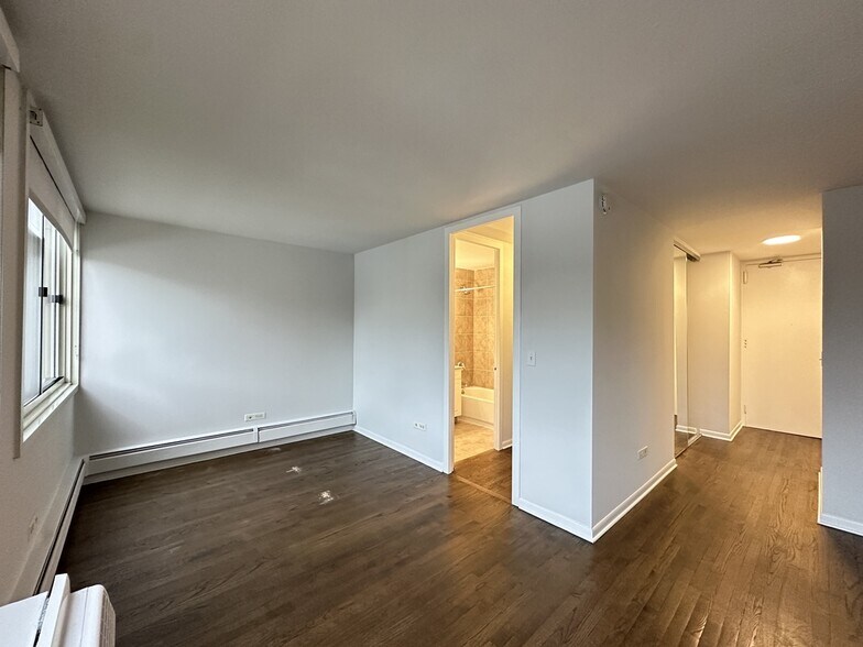 Building Photo - 1442 N Dearborn St